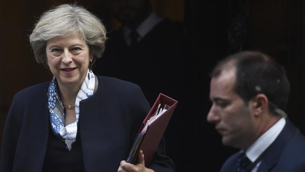 May cede y acepta que el Parlamento controle el Brexit