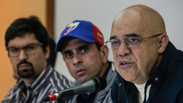 La oposición venezolana se manifiesta hoy ante los centros electorales