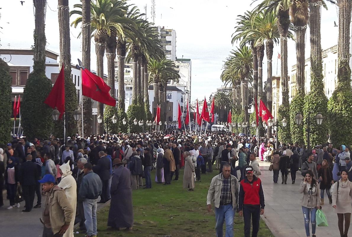 Una multitud espera en las calles de Rabat el paso del rey Mohamed VI, que inauguró ayer la legislatura del nuevo parlamento