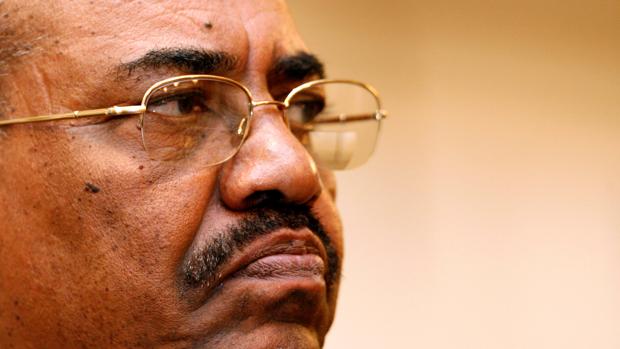 El presidente sudanés Al Bashir, en su visita a Pretoria. Sudáfrica se negó en su día a entregarlo a la CPI