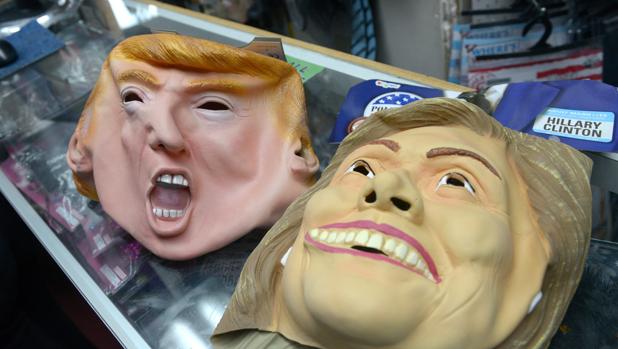Caretas de Trump y Hillary en una tienda de Florida