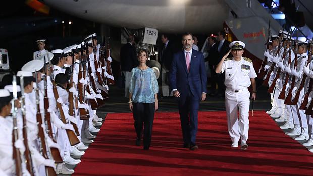 El Rey Felipe VI de España a su llegada este jueves a Cartagena de Indias