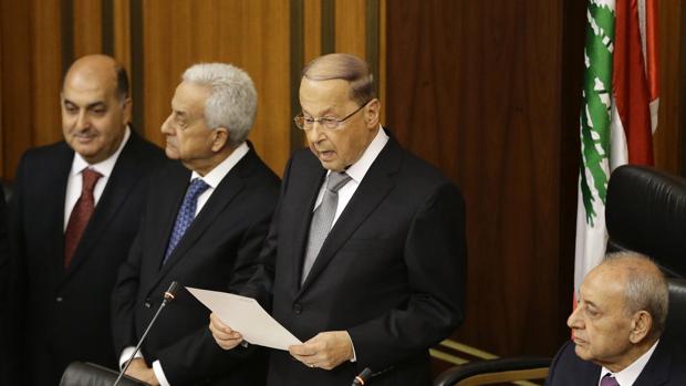 Michel Aoun jura su carga en la Cámara alta en Beirut