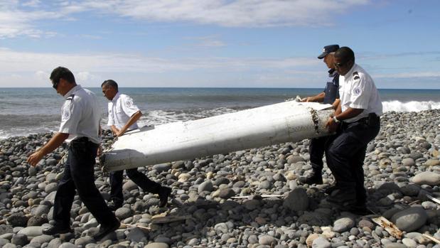 El vuelo MH370 sufrió un fuerte descenso antes de estrellarse en el Índico