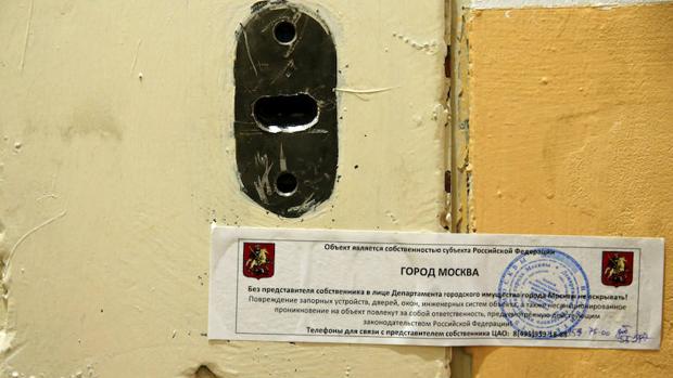 La puerta cerrada de la oficina de Amnistía internacional en Moscú