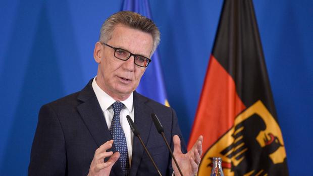 El ministro del interior alemán explica los detalles de la operación en rueda de prensa