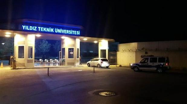 Entrada de la Universidad Técnica de Yildiz, donde trabajan 103 académicos que tiene una orden de detención