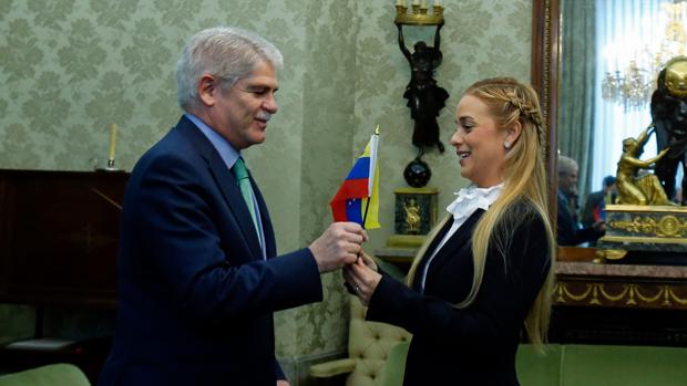 España defiende ante Tintori el diálogo entre el Gobierno venezolano y los opositores