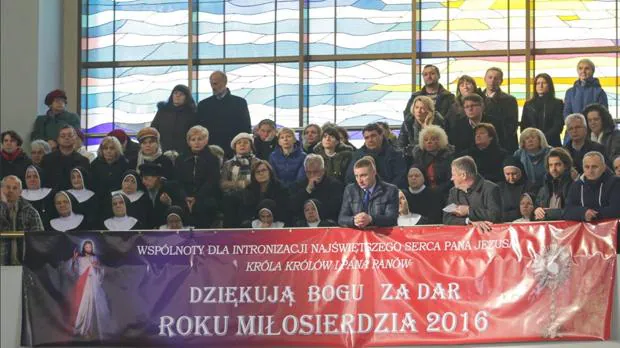 Imagen de la ceremonia de entronización publicada en el Facebook del presidente polaco Andrzej Duda