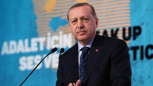 El presidente de Turquía, Recep Tayip Erdogan, habla este viernes durante una conferencia en Estambul