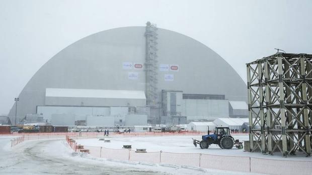 Instalada la nueva cúpula para aislar el reactor accidentado de Chernóbil