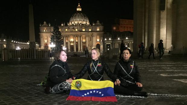 Lilian Tintori se encadena a El Vaticano para pedir la libertad de Leopoldo López