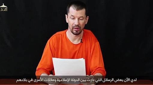 Cantlie, cuando vestía el mono naranja que simulaba las ropas utilizadas por los presos de Guantánamo