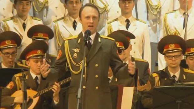 Fotograma del vídeo donde Vladislav Golikov canta una jota