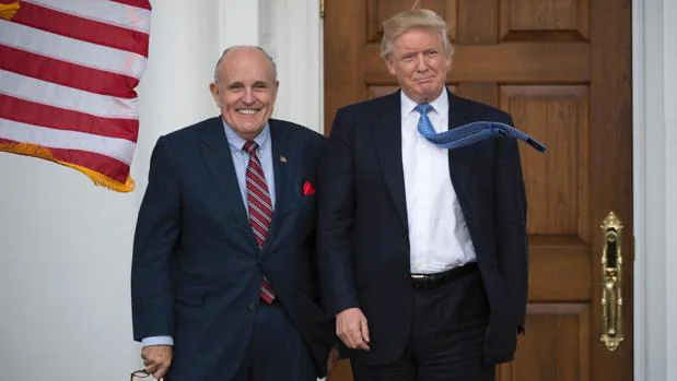 Giuliani con Trump, en un club de golf del magnate el pasado mes de noviembre