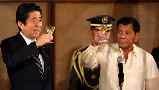 Duterte asegura que podría imponer la ley marcial si el problema de las drogas se vuelve «muy virulento»