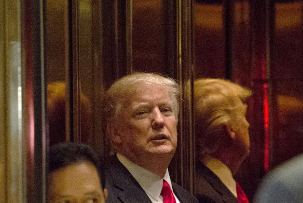 Donald Trump, fotografiao este viernes en la Trump Tower, cuando falta una semana para que jure su cargo como presidente de EE.UU.