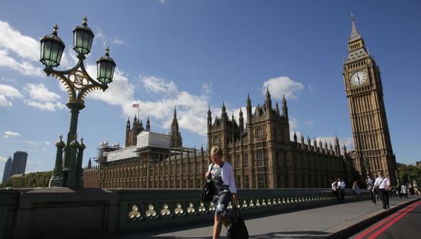 La histórica sede del Parlamento británico, junto al Tamesis