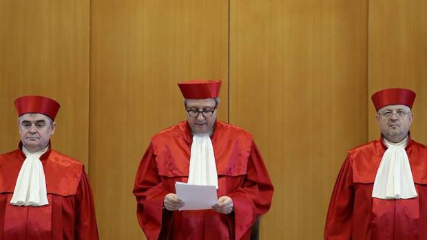 Los jueces del Tribunal Constitucional de Alemania leen su veredicto sobre la ilegalización del NPD