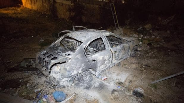 Coche bomba que ha explotado este sábado junto a la embajada de Italia en Trípoli, Libia
