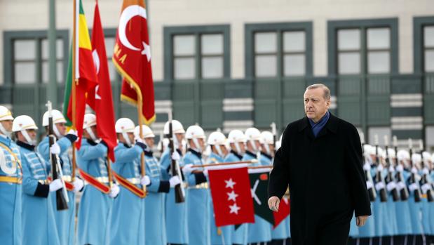 Erdogan, frente a la guardia de honor