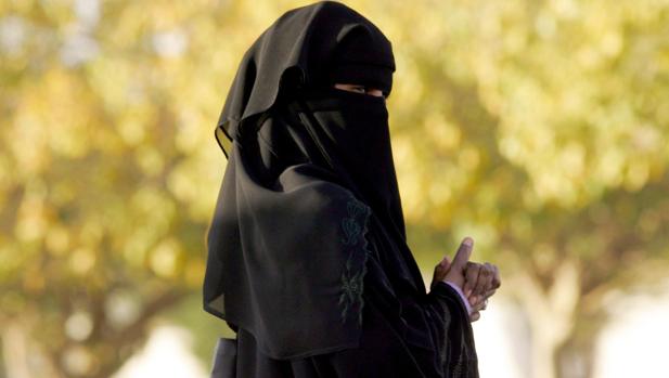 Una mujer saudí con niqab, el velo completo