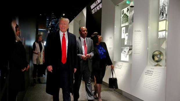 Trump pretende acelerar las deportaciones masivas y ordena contratar a 15.000 nuevos agentes