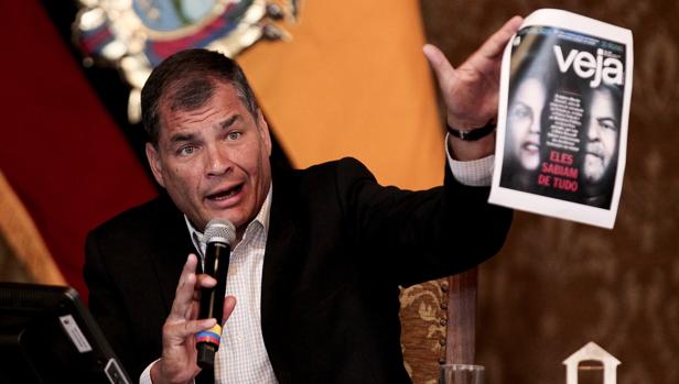 El presidente Rafael Correa, durante una rueda de prensa con la prensa extranjera, este miércoles en Quito