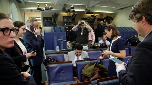 La Casa Blanca prohíbe a la CNN, «The NY Times», Politico y «LA Times» ir a una rueda de prensa