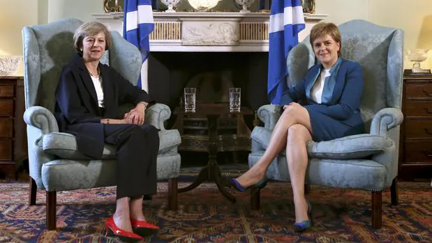 Theresa May y Nicola Sturgeon