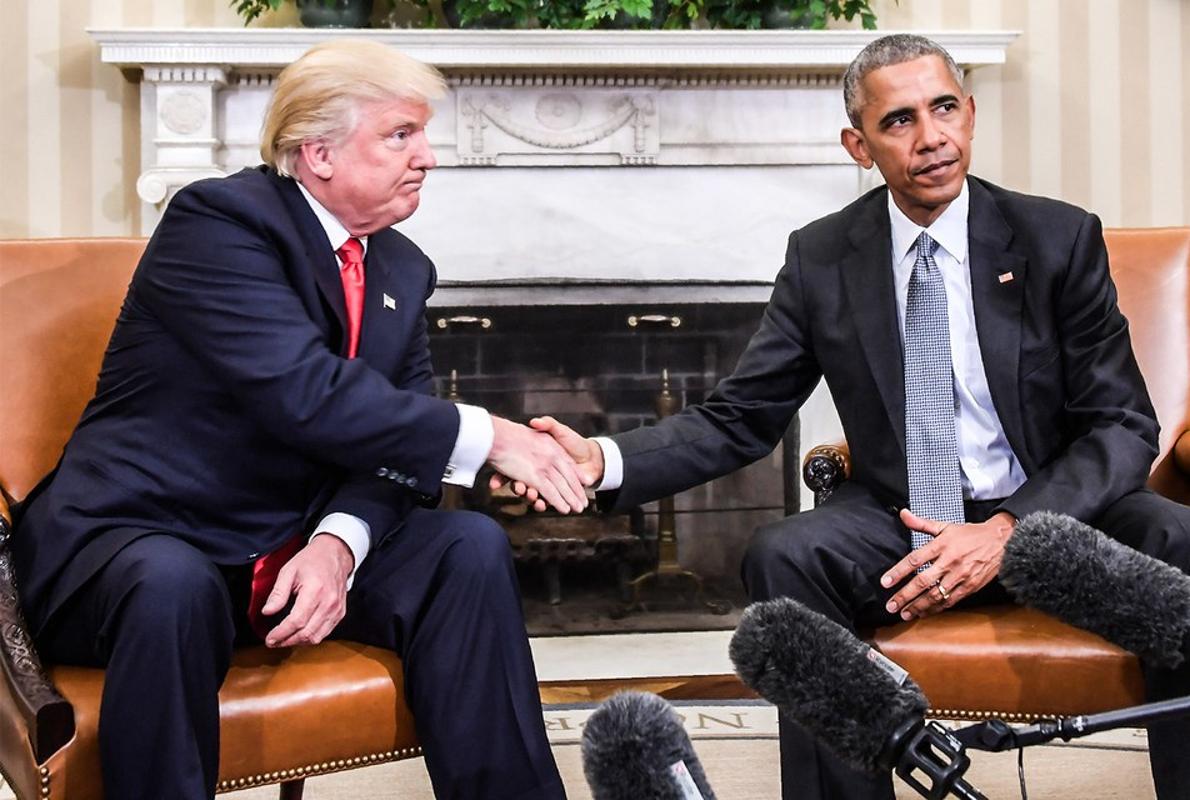 Gonald Trump, el primer día que pisó la Casa Blanca tras ganar las elecciones da la mano a su predeecesor, Barack Obama