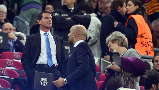 Valls, en el palco del Camp Nou, durante el reciente encuentro entre el Barcelona y el París Saint-Germain