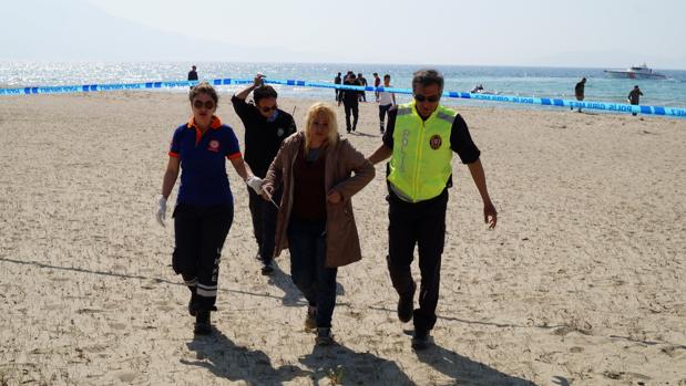 Mueren al menos 12 personas tras hundirse su embarcación en dirección a Grecia