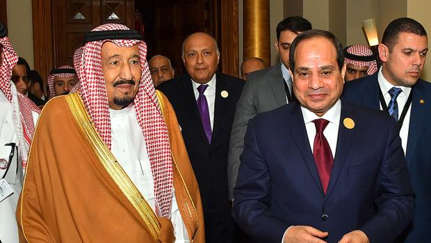 El Rey Salman con el presidente Al Sisi, ayer en Jordania