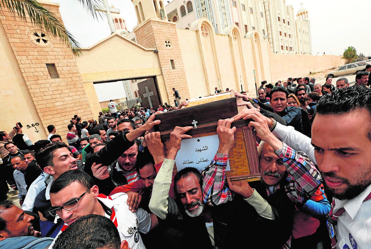 Entierro de las víctimas del atentado en el monasterio de San Menas