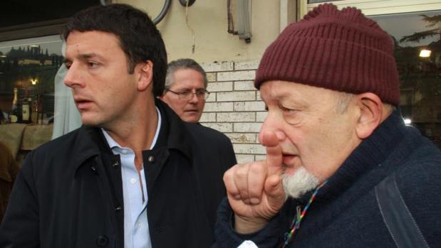 El ex primer ministro italiano Matteo Renzi, junto a su padre, Tiziano Renzi, empresario y político