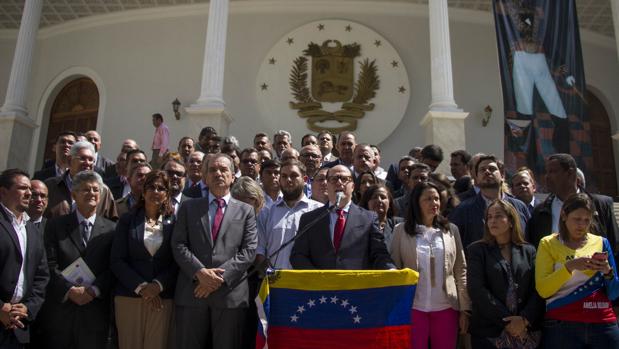 Diputados opositores han pedido a la Fuerza Armada Nacional Bolivariana que permita la marcha opositora de mañana