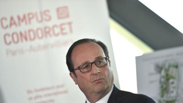 El presidente francés, François Hollande, comparece ante los medios tras el atentando en Francia