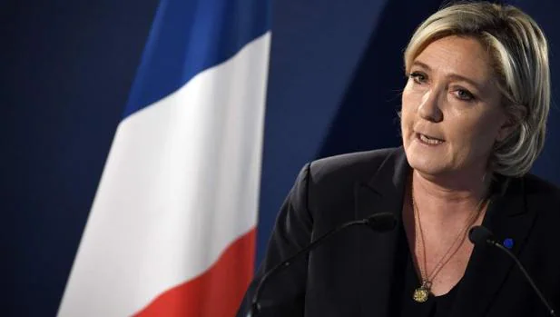Marine Le Pen, durante una rueda de prensa este viernes en su sede de campaña en París