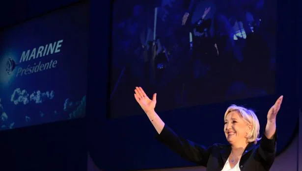 La candidata del Frente Nacional, Marine Le Pen, pronuncia su discurso este domingo