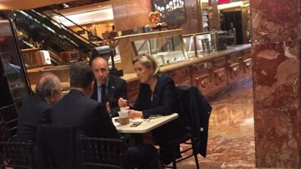 Marine Le Pen, durante su visita a la Torre Trump, en Nueva York