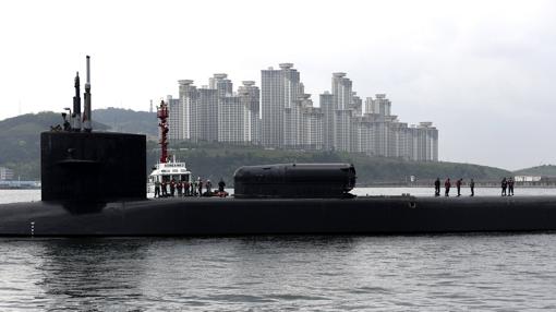 El submarino estadounidense USS Michigan llega al puerto de Busan