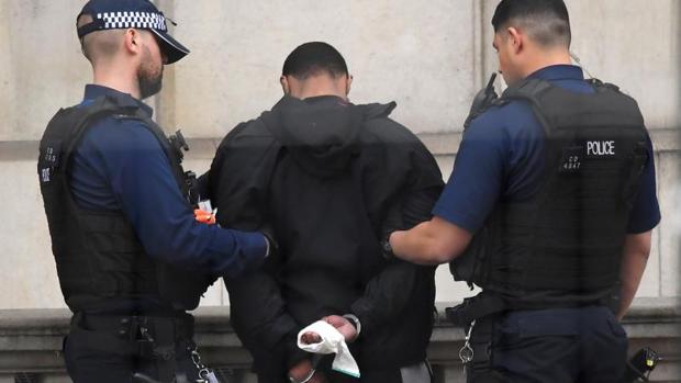 Detenido un hombre cerca del Parlamento británico sospechoso de terrorismo