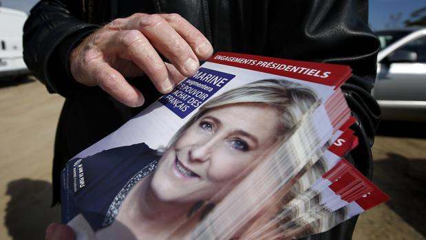 Le Pen anuncia una moneda común europea para las empresas y una nacional para los particulares