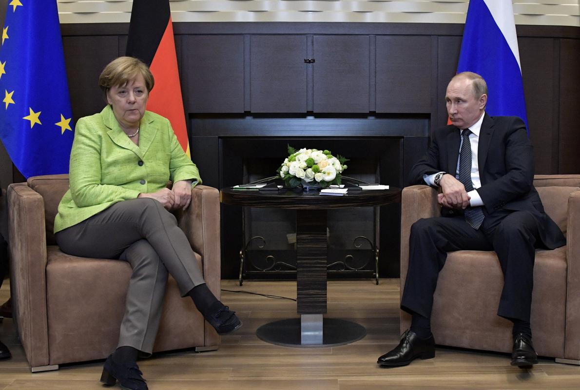 Ángela Merkel y Vladímir Putin, durante su encuentro en Sochi