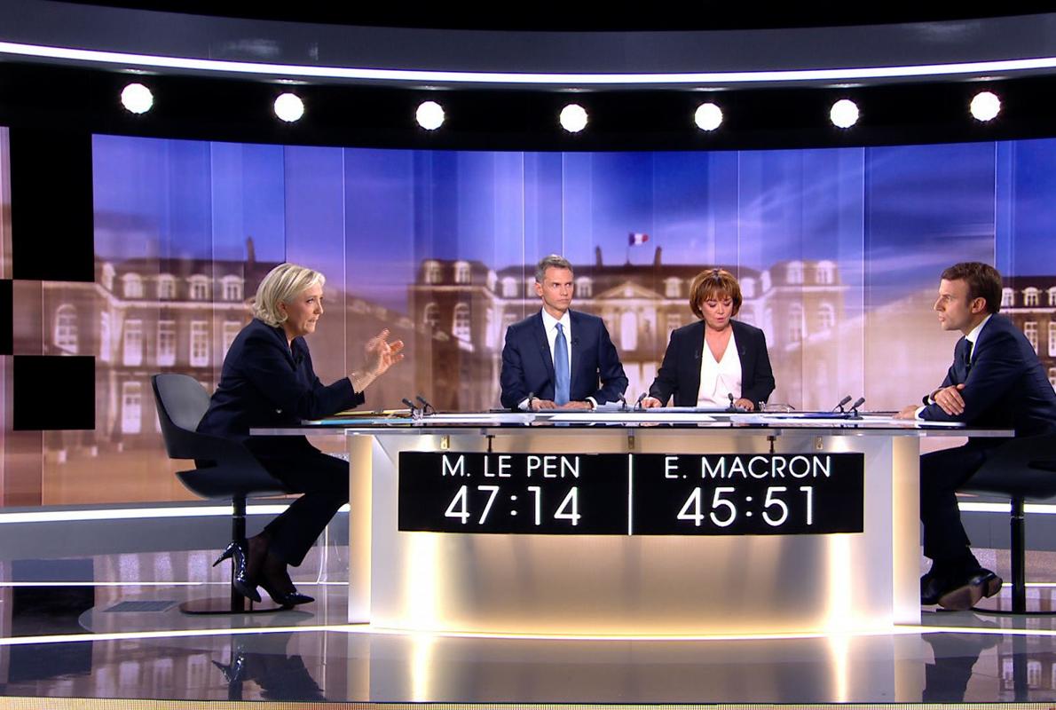 Un momento del debate anoche entre Emmanuel Macron y Marine Le Pen