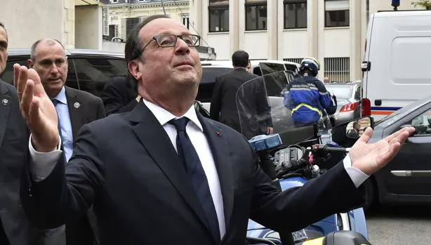 François Hollande, este domingo tras votar en la segunda vuelta de las elecciones presidenciales francesas