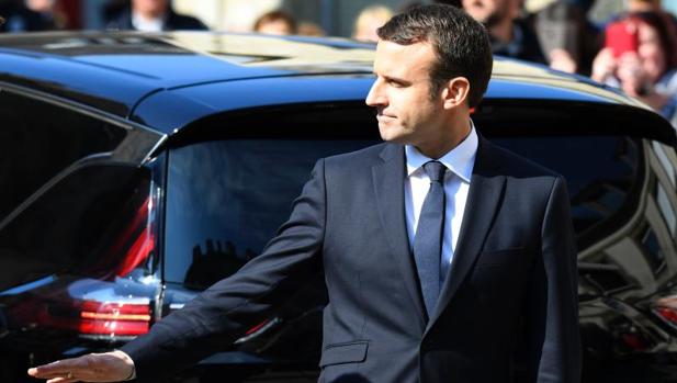 Emmanuel Macron, tras asistir al funeral por la diputada socialista Corinne Erhel, este miércoles en Lannion (oeste de Francia)