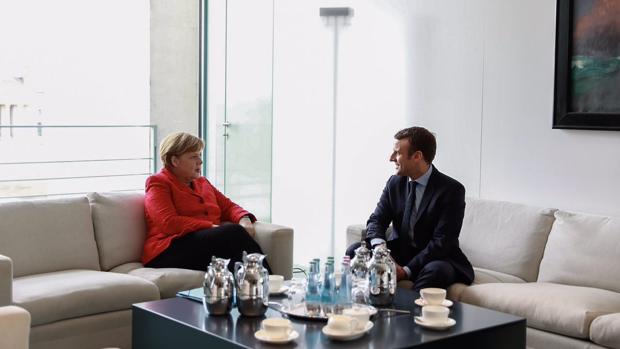 Merkel y Macron, en una reunión durante la campaña electoral de Francia