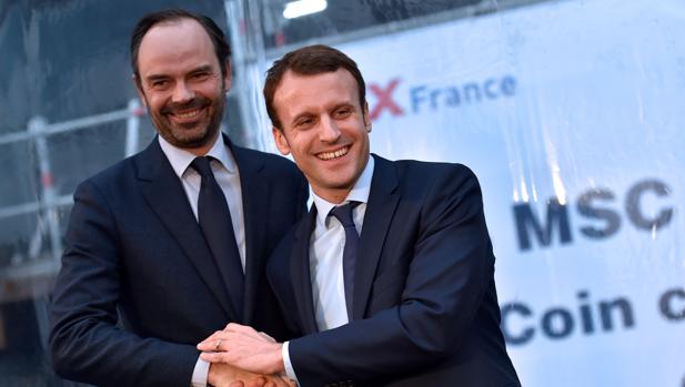 El primer ministro de Francia, Édouard Philippe , con el presidente galo, Emmanuel Macron
